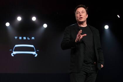 El CEO de Tesla, Elon Musk, al presentar el Model Y en el estudio de diseño de la compañía el 14 de marzo de 2019, en Hawthorne, California. (Foto AP/Jae C. Hong, archivo)