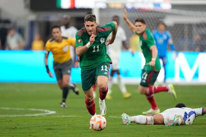 El delantero Santiago Giménez es uno de los jugadores más destacados de México; buscará marcar la diferencia ante Jamaica