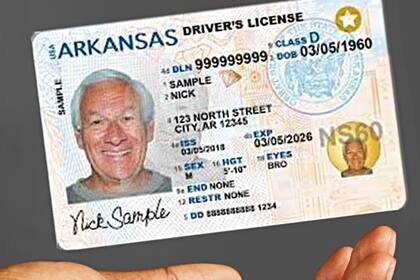 El Departamento de Finanzas y Administración de Arkansas es la oficina encargada de emitir las tarjetas que cumplen con la Real ID