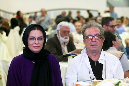 El director Dariush Mehrjui y su esposa Vahideh Mohammadifar fueron asesinados el sábado en su casa de las afueras de Teherán