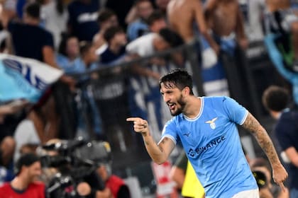 El español Luis Alberto, de la Lazio, festeja su gol ante el Inter el viernes 26 de agosto de 2022 (Alfredo Falcone/LaPresse via AP)