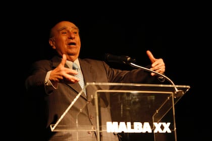 El expresidente de Uruguay, Julio María Sanguinetti en el Museo Malba