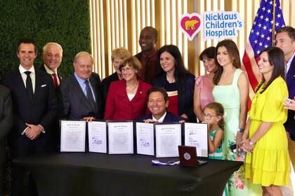 El gobernador de Florida, Ron DeSantis, firmó una legislación para promover el compromiso de invertir en la investigación y la innovación del cáncer