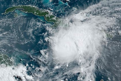 El huracán Beryl continúa su camino previsto hacia el sudoeste del Golfo de México