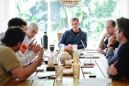 EL ministro de economía y candidato a presidente Sergio Massa, se reunió ayer con el equipo económico en su casa de Tigre