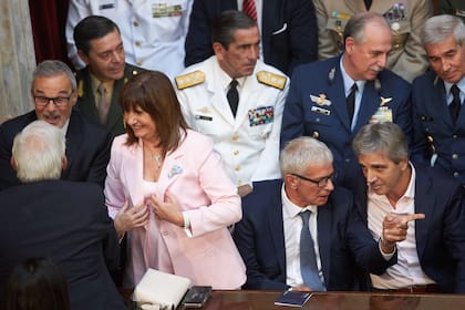 El ministro Mariano Cúneo Libarona junto a sus pares Patricia Bullrich y Nicolás Caputo