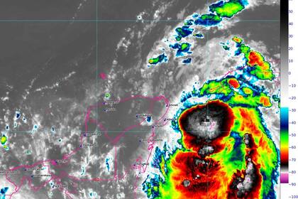 El núcleo de la tormenta Idalia se ubica frente a las costas del Caribe mexicano