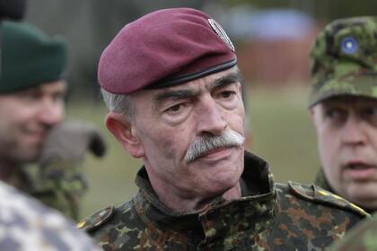 El oficial del ejército alemán y excomandante del Comando de Fuerzas Conjuntas Aliadas Brunssum, Hans-Lothar Domröse