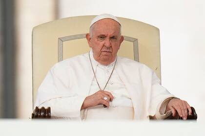 El papa Francisco asiste a la audiencia general semanal en San Pedro, Vaticano, 18 de octubre de 2023. (AP Foto/Alessandra Tarantino)