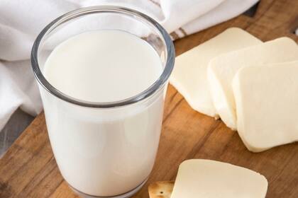 El porcentaje de personas que alcanzan las tres porciones diarias recomendadas, que pueden incluir leche, yogur o queso, cayó del 10% al 7%. Asimismo, también se registró una disminución en aquellos que consumen dos porciones, del 27% al 25%
