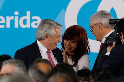 El presidente Alberto Fernández y la vice Cristina Kirchner en la antesala del acto en el Museo del Bicentenario.