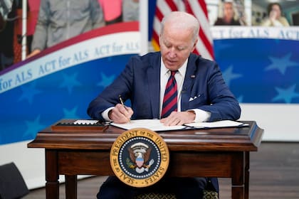 El presidente de EEUU Joe Biden en la Casa Blanca en Washington el 23 de diciembre del 2021.  (AP foto/Patrick Semansky)
