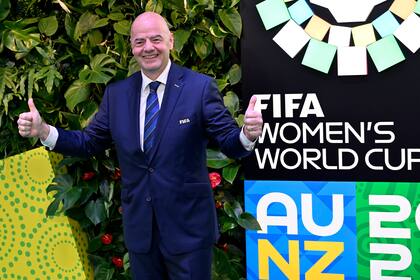 El presidente de FIFA, Gianni Infantino, asiste al sorteo de la Copa Mundial Femenina 2023 en Auckland, Nueva Zelanda, sábado 22 de octubre de 2022. Infantino consideró inaceptablemente bajas las ofertas para los derechos de trasmisión del Mundial Femenino. (Alan Lee/Photosport via AP)