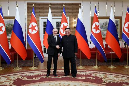 El presidente de Rusia, Vladímir Putin, y el líder norcoreano, Kim Jong-un