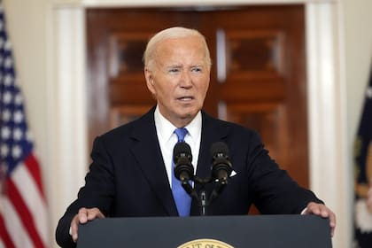 El presidente Joe Biden habla en el Cross Hall de la Casa Blanca el lunes 1 de julio de 2024 en Washington.