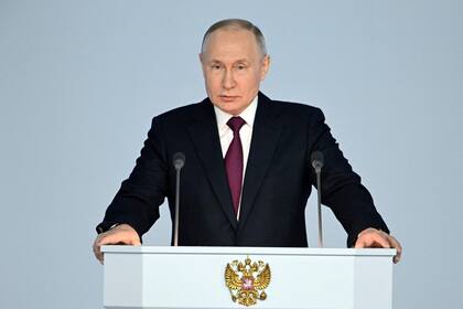 El presidente ruso Vladimir Putin pronuncia su discurso anual sobre el estado de la nación en el centro de conferencias Gostiny Dvor, en el centro de Moscú, el 21 de febrero de 2023