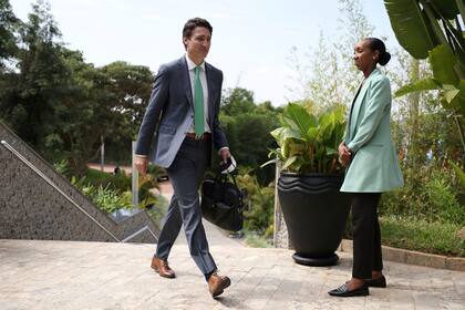 El primer ministro de Canadá, Justin Trudeau, llega al Retiro de Líderes que se celebra al margen de la Reunión de Jefes de Gobierno de la Commonwealth el sábado 25 de junio de 2022 en el Intare Conference Arena en Kigali, Ruanda. (Dan Kitwood/Pool Photo vía AP)