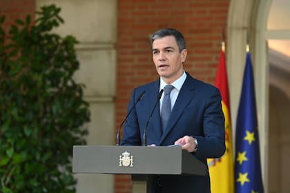 El primer ministro español, Pedro Sánchez, habla durante una conferencia de prensa en el Congreso de los Diputados en Madrid