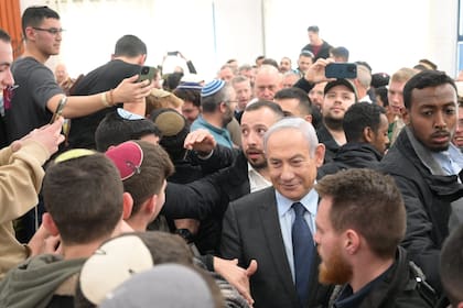 El primer ministro israelí, Benjamin Netanyahu, en una visita al asentamiento Eli, en Cisjordania. (Amos Ben-Gershom/GPO/dpa)