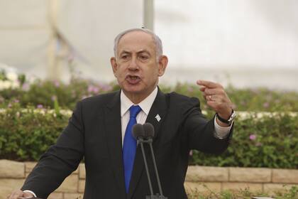 El primer ministro israelí, Benjamin Netanyhahu, toma la palabra durante una ceremonia en Tel Aviv