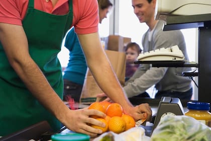 El programa Summer EBT brinda a las familias de bajos ingresos beneficios para comprar alimentos