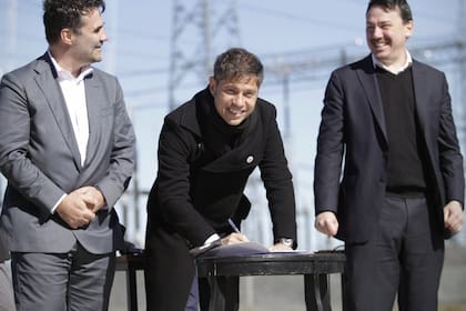 El secretario de Energía, Darío Martínez, el gobernador Axel Kicillof y el subsecretario de Energía Eléctrica, Federico Basualdo