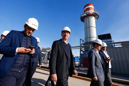 El secretario de Energía, Darío Martínez, y el subsecretario de Energía Eléctrica, Federico Basualdo, en una central termoeléctrica en Ezeiza