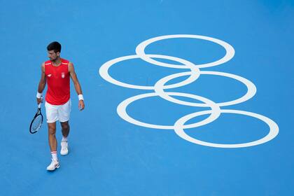 El serbio Novak Djokovic durante un entrenamiento previo al tenis de los Juegos Olímpicos, el jueves 22 de julio de 2021, en Tokio. (AP Foto/Patrick Semansky)