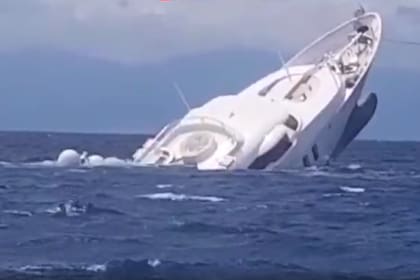 El "súper yate" se hundió a 15 kilómetros de Cantarzo Marina en Italia