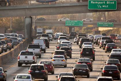 El tránsito en la autopista Hollywood en Los Ángeles