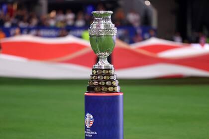 El trofeo de la Copa América que intentará defender la selección argentina; en 2021, se quedó con el título tras vencer en la final a Brasil