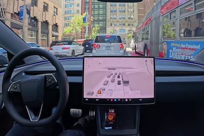 El video de un Tesla autónomo que hizo 50 kilómetros sin intervención humana y llamó la atención de Elon Musk: “Nadie va a querer viajar de otra manera”