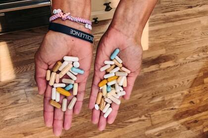 Elena Delle Donne, la MVP de la WNBA, muestra la cantidad de pastillas que toma (64 por día) por padecer la enfermedad de Lyme