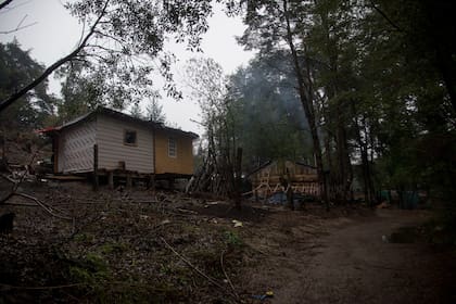 En el predio tomado, que pertenece al Instituto de Seguridad Social de Neuquén, se levantaron viviendas