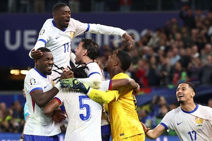 En la definición por penales, Francia celebró ante Portugal; el seleccionado galo eliminó a los lusos de la Eurocopa y jugará con España en semifinales.