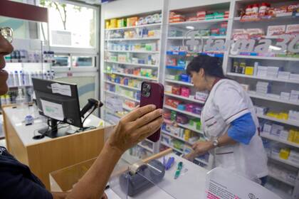 En las farmacias afiliadas se puede encontrar beneficios de vacunación para la gripe, entrega de medicamentos o de pañales para asociados al PAMI