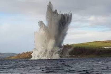 Una mina sin explotar de la Segunda Guerra Mundial fue encontrada y detonada en el Firth of Clyde y sorprendió a todos por una de sus peculiares características: contenía adentro alrededor de 350 kilogramos de explosivos
