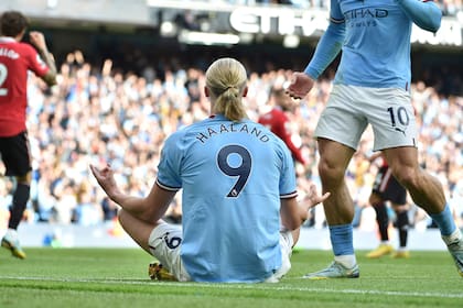 Erling Haaland del Manchester City celebra tras anotar el quinto gol ante Manchester United en la Liga Premier, el 2 de octubre de 2022. (AP Foto/Rui Vieira)