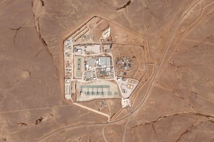 Esta imagen satelital de la compañía Planet Labs PBC muestra una base militar estadounidense conocida como Torre 22 en el noreste de Jordania, el 12 de octubre de 2023. (Planet Labs PBC vía AP)