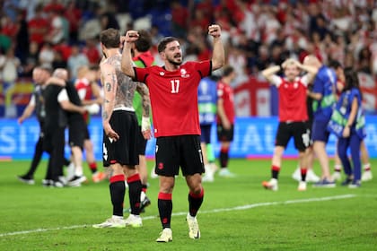 Festeja Otar Kiteishvili luego de la clasificación de Georgia, que derrotó a Portugal y en los octavos de final de la Eurocopa Alemania 2024 se encontrará con España.