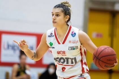 Florencia Chagas, en acción en el basquet italiano