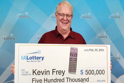Foto de Kevin Frey, quien logró la victoria con un ticket de la lotería
