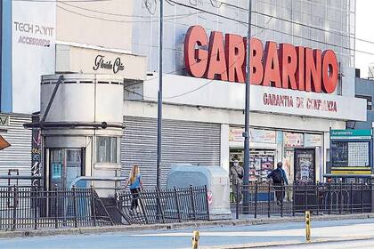 Garbarino cerró sus cuatro locales rosarinos mientras negocia algún tipo de asociación con el empresario Facundo Prado