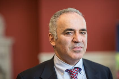 Garry Kasparov, el excampeón del mundo que saludó el logro obtenido por Faustino Oro