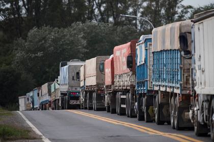 La Federación de Acopiadores de Granos intimó a través de una carta documento a nueve municipios portuarios a eliminar imposiciones que gravan la circulación de camiones