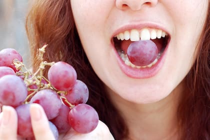 Uno de los rituales de Año Nuevo más conocidos es comer doce uvas en un minuto