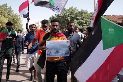 Imagen de las protestas en Jartum, Sudán, el 25 de diciembre de 2021.   (AP foto/Marwan Ali)
