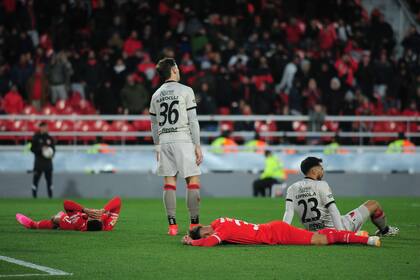 Independiente perdió con Colón en el arranque de la Copa de la Liga 2023 y está complicado con el descenso