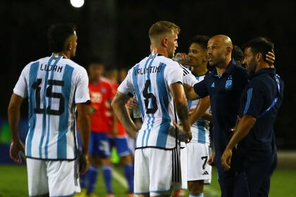 Javier Mascherano tiene al menos tres bajas para el partido con Uruguay, por lo que el DT debe encontrar las alternativas