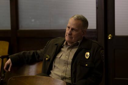Jeff Daniels como Del Harris en la serie American Rust, un policial ya disponible en Paramount+